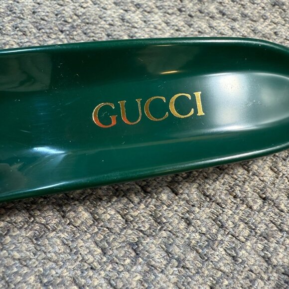 GUCCI Shoehorn Green 7" with Iconic GUCCI logo in gold - Picture 2 of 6
